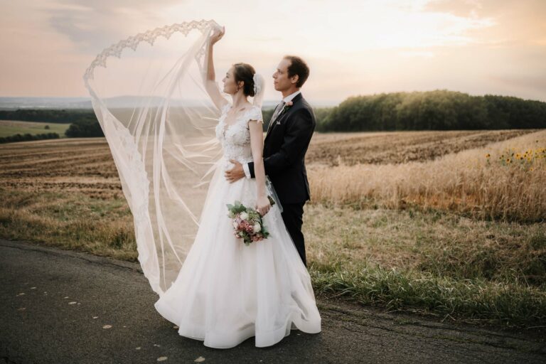 Die Suche nach einem Hochzeitsfotograf und Hochzeitsvideo – diese Fragen führen euch in die richtige Richtung
